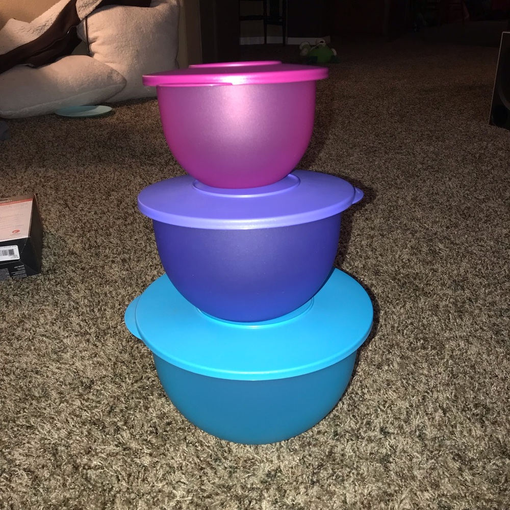 Tupperware mixing bowls